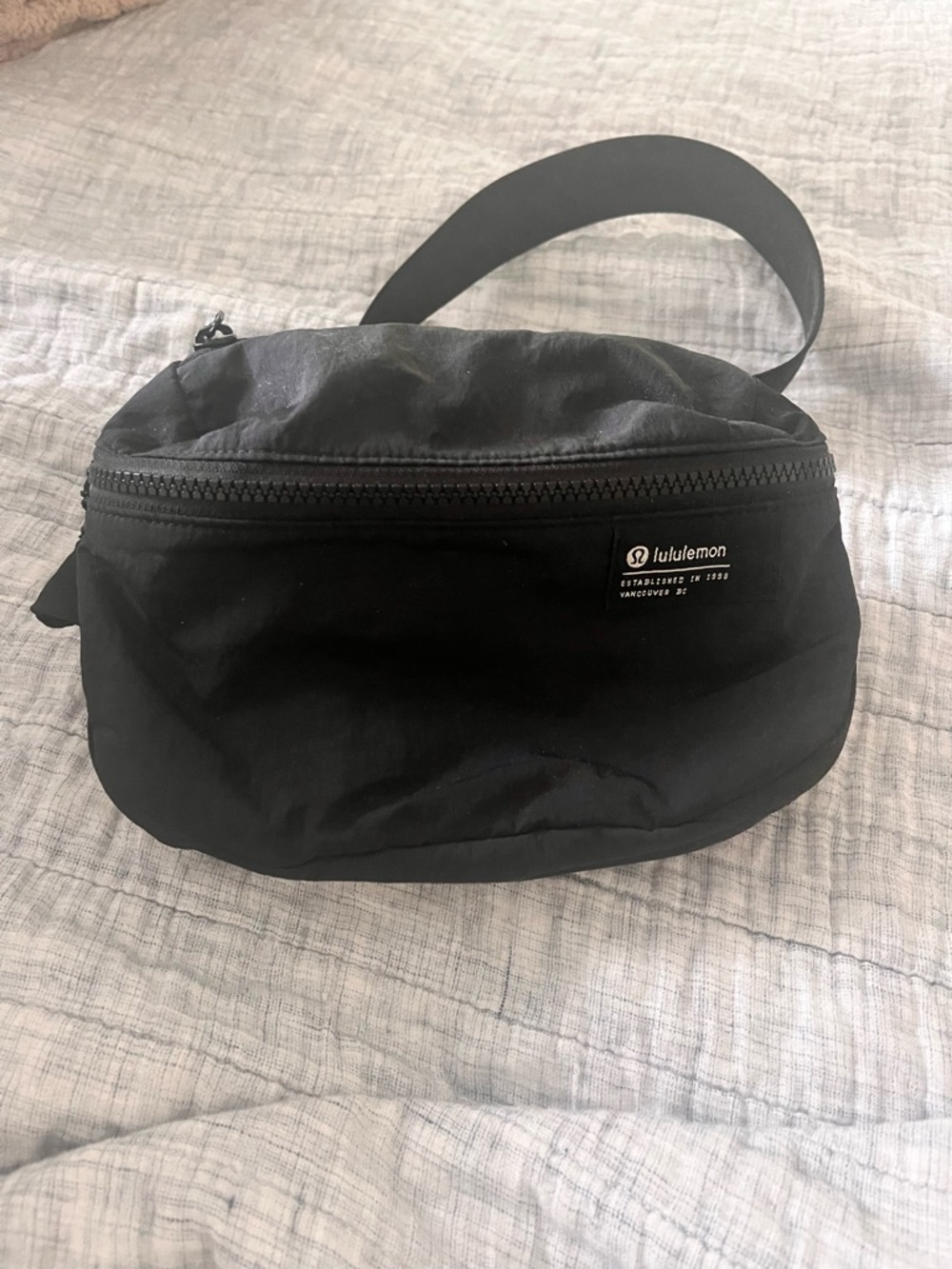 lululemon athletica Black Crossbody Belt Bag - Picture 2 of 11